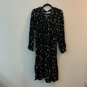MED Black w/cream specs midi flowy dress